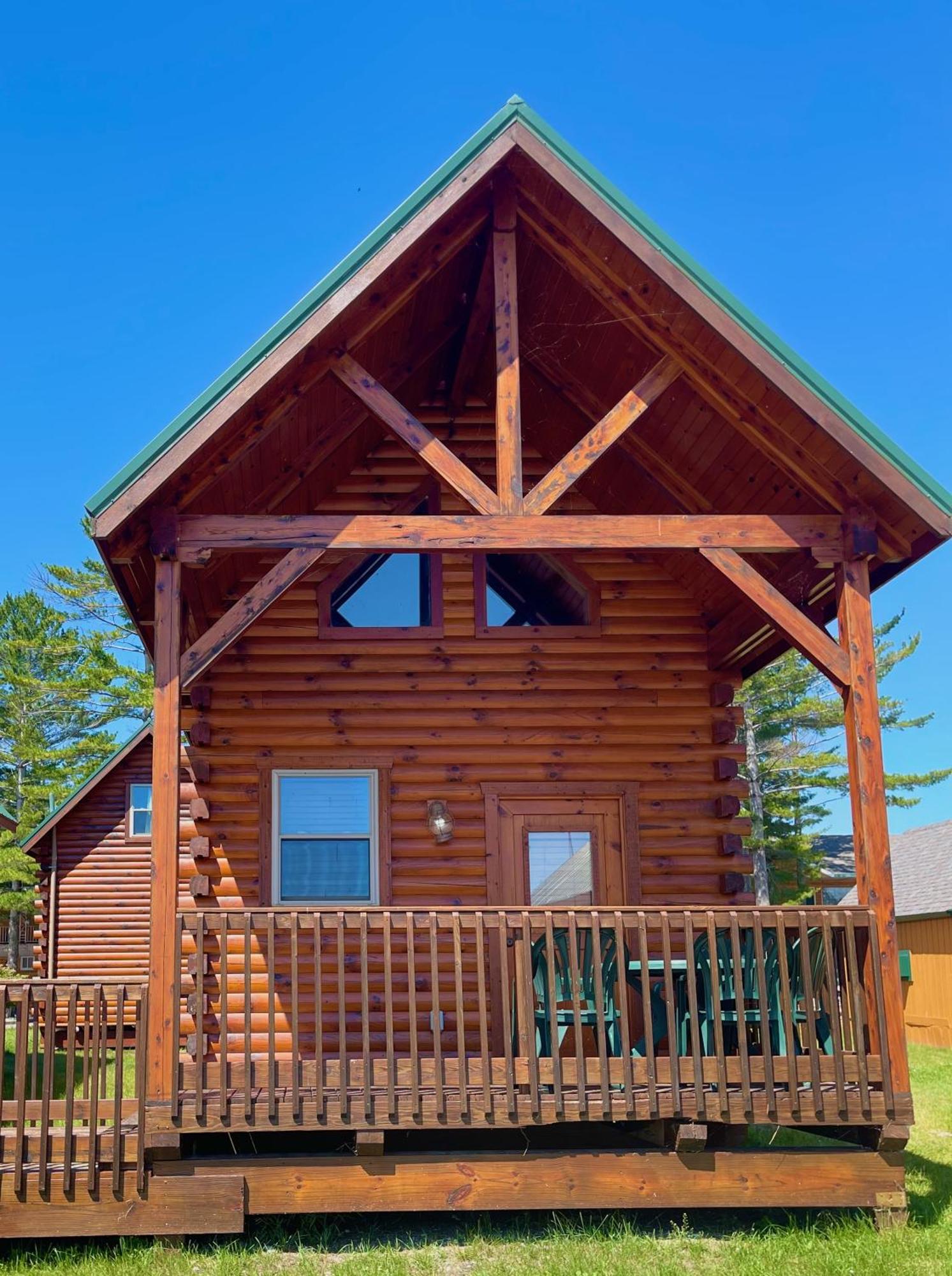 Cabins Of Mackinac & Lodge Mackinaw City Exterior photo