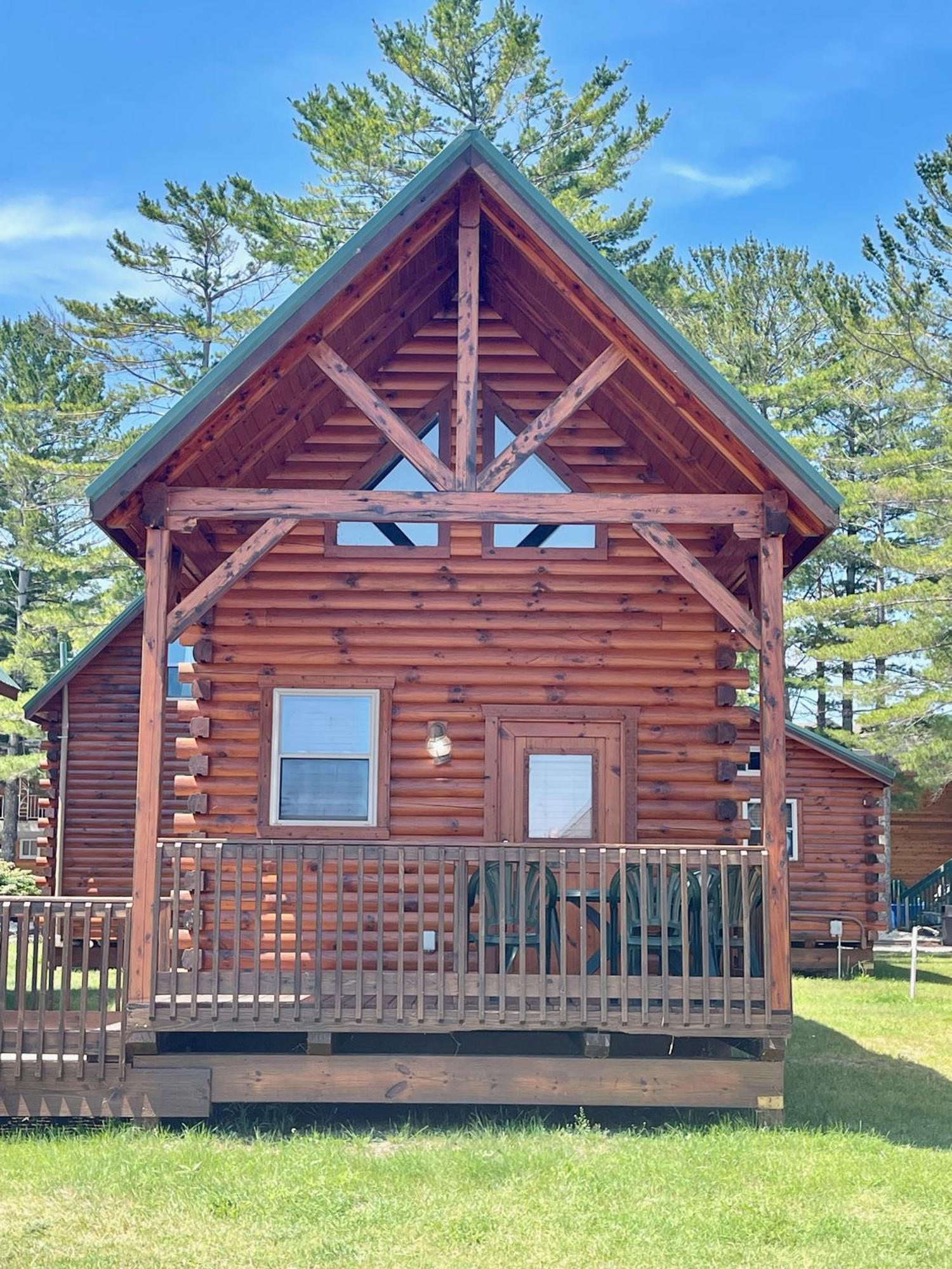 Cabins Of Mackinac & Lodge Mackinaw City Exterior photo